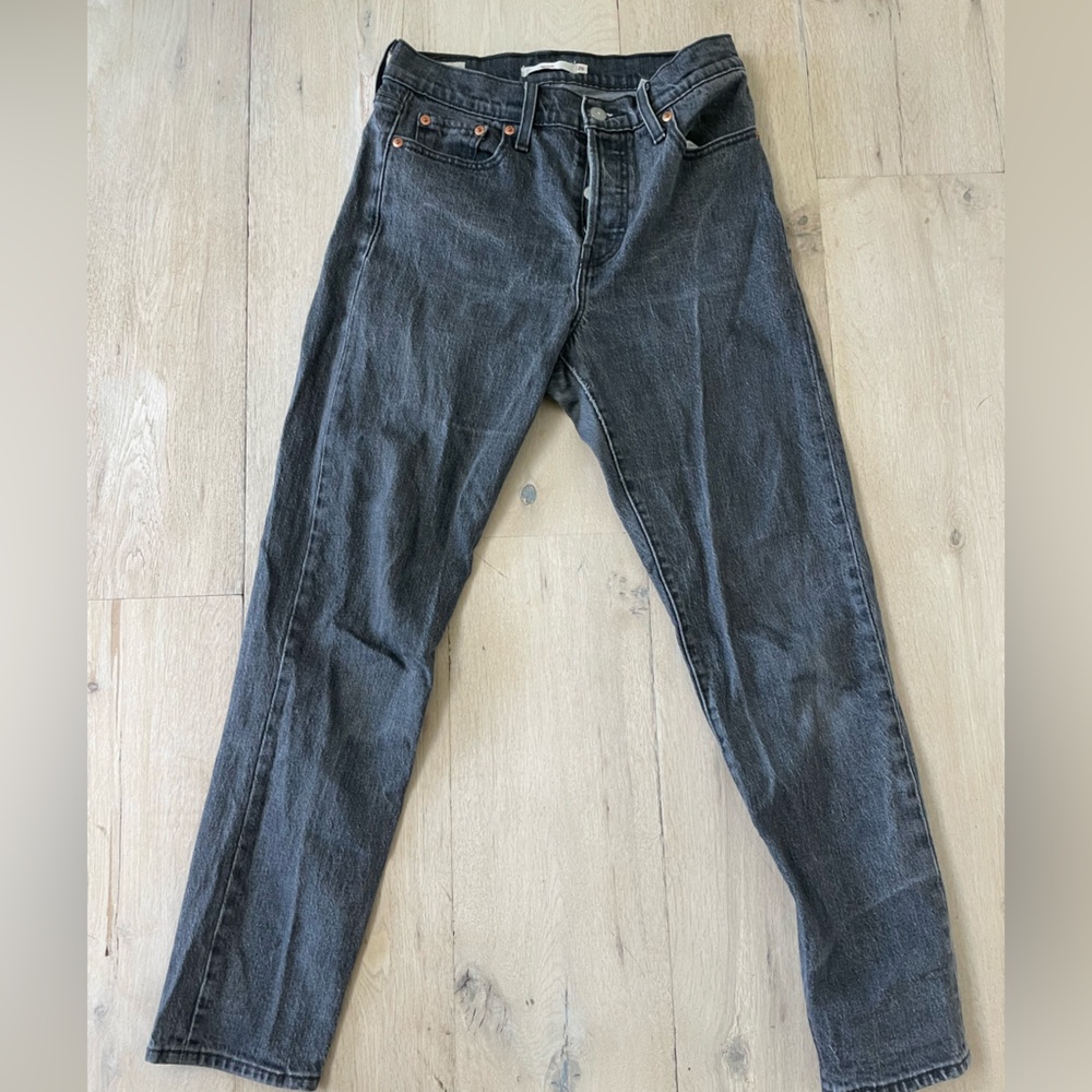 Levi’s Premium Dark Grey/Faded Black Wedgie Jean Size 26
